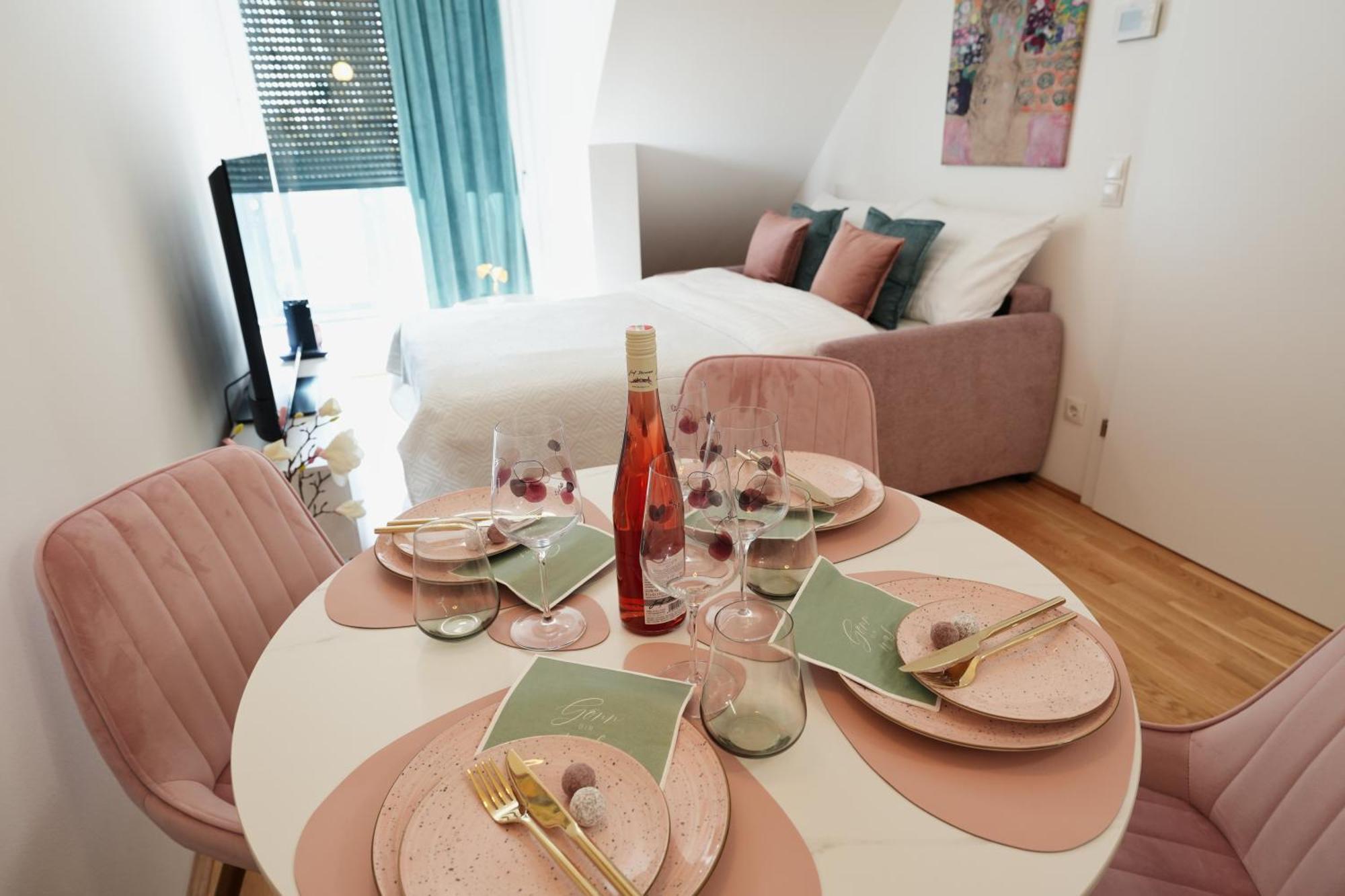 Apartment Stay In Style At Carl'S Design Residences - Modern Design Meets Green Comfort L Parking & Perfect Connection To City Center Wien