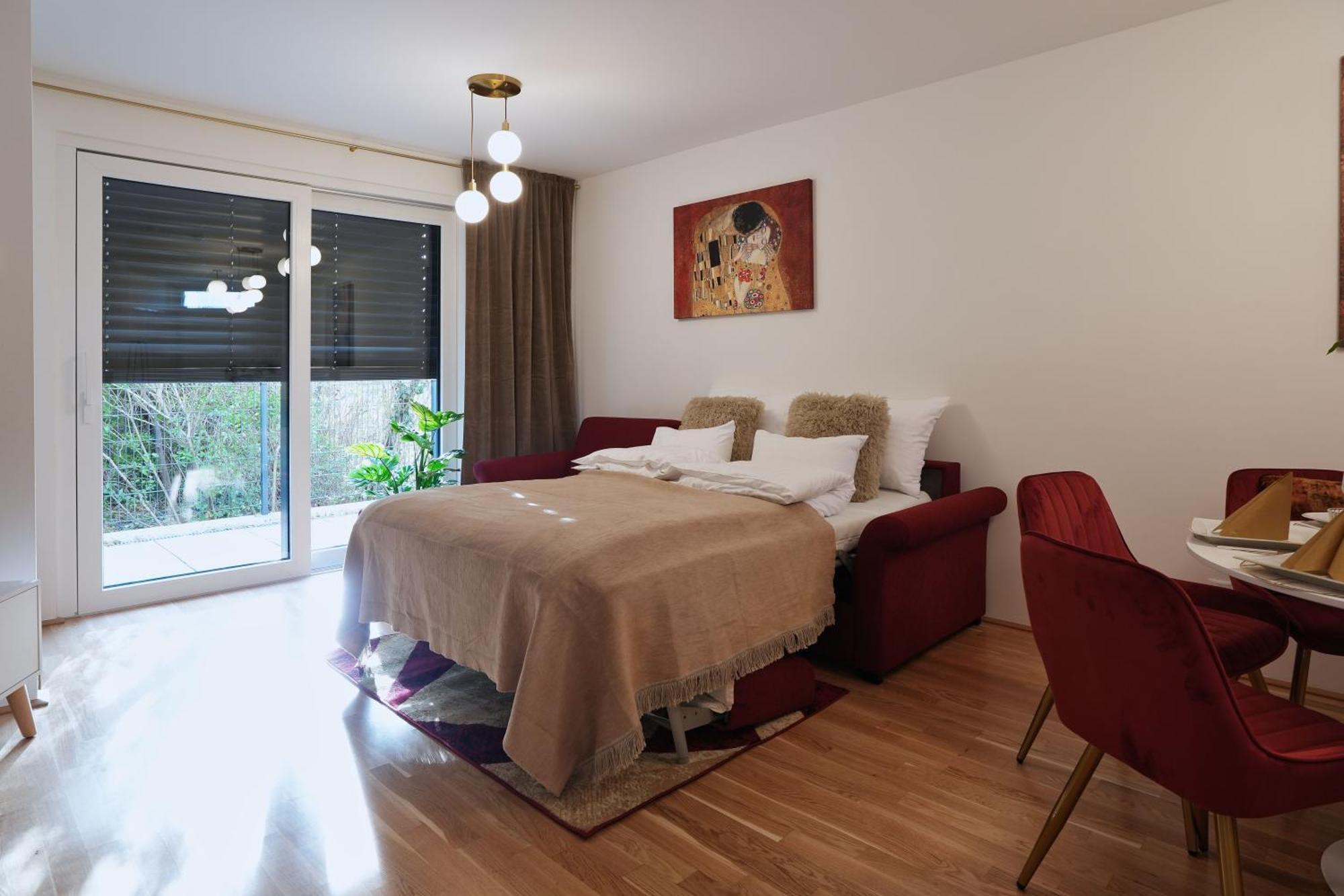 Apartment Stay In Style At Carl'S Design Residences - Modern Design Meets Green Comfort L Parking & Perfect Connection To City Center