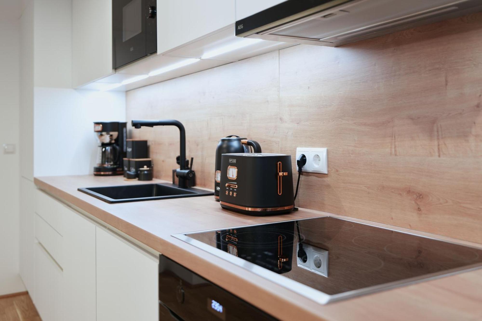 Stay In Style At Carl'S Design Residences - Modern Design Meets Green Comfort L Parking & Perfect Connection To City Center Wien
