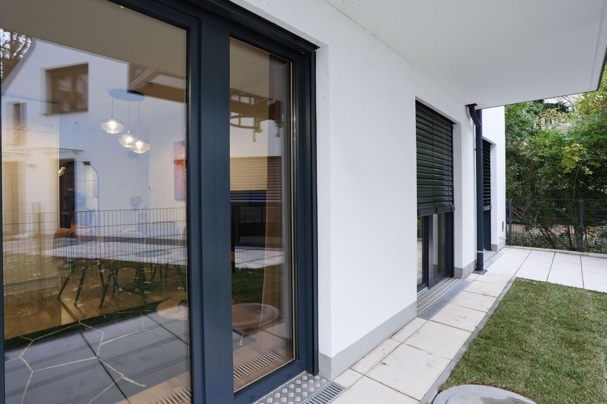 Apartment Stay In Style At Carl'S Design Residences - Modern Design Meets Green Comfort L Parking & Perfect Connection To City Center *