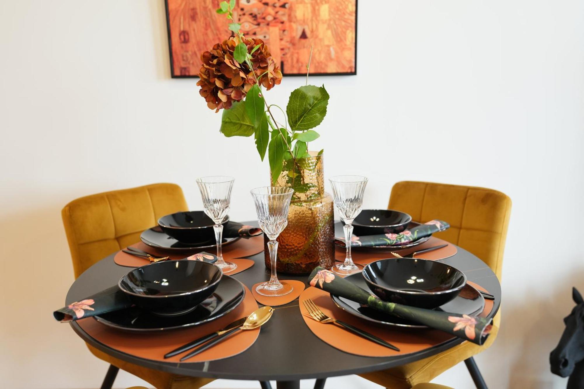 Apartment Stay In Style At Carl'S Design Residences - Modern Design Meets Green Comfort L Parking & Perfect Connection To City Center