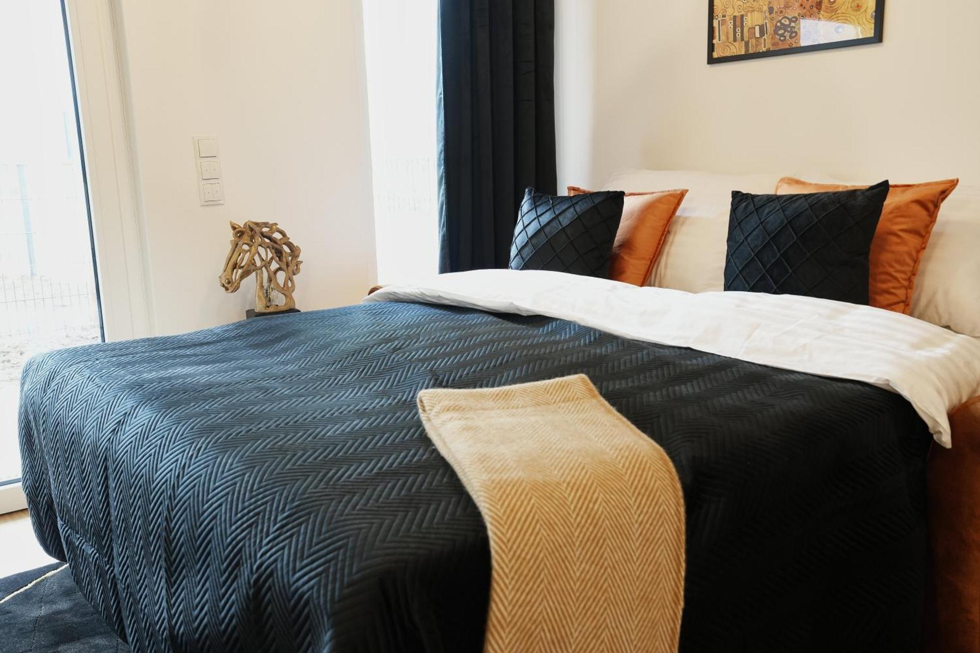 Apartment Stay In Style At Carl'S Design Residences - Modern Design Meets Green Comfort L Parking & Perfect Connection To City Center Wien